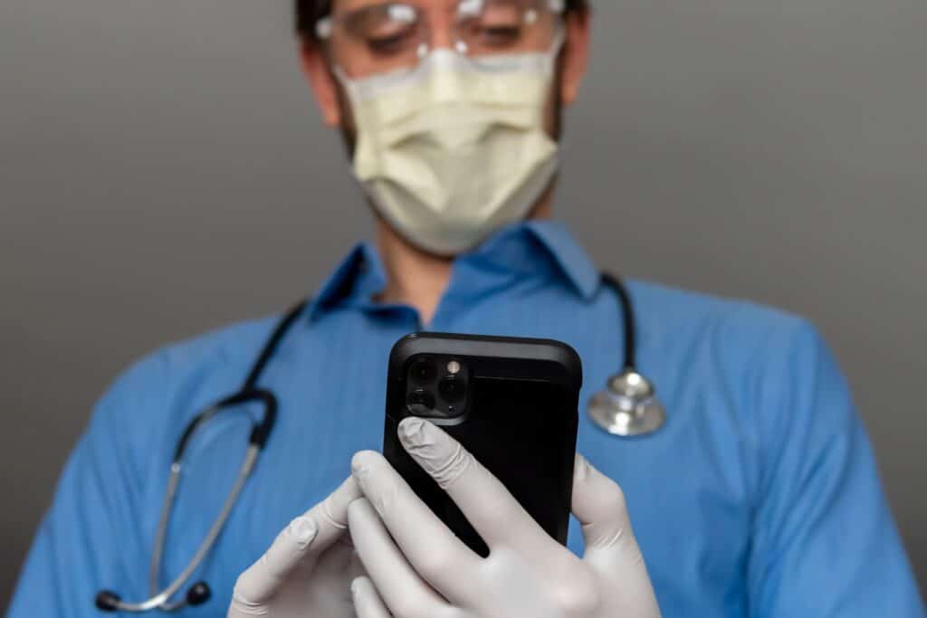 Como utilizar o WhatsApp Business no marketing médico?